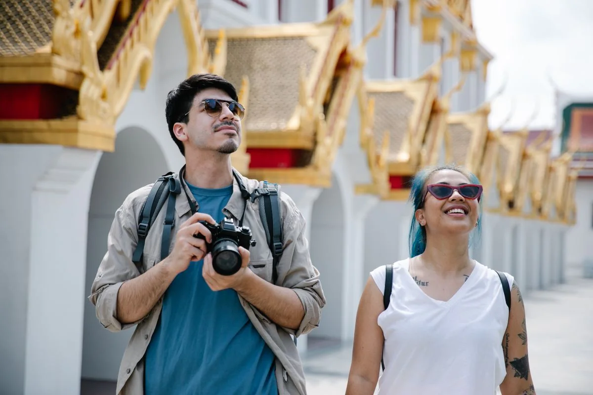 Casal planejando a viagem dos sonhos